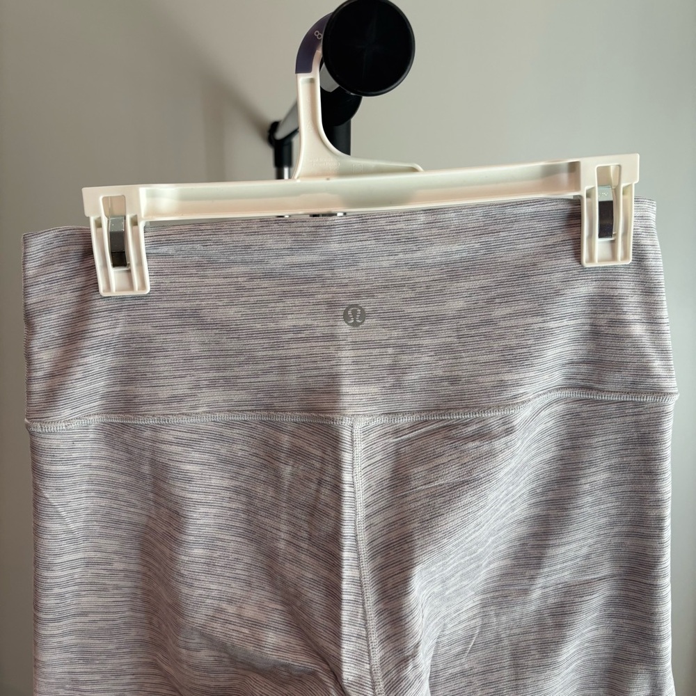 Lululemon Women’s White and Gray Heather 7/8 Leggings 10